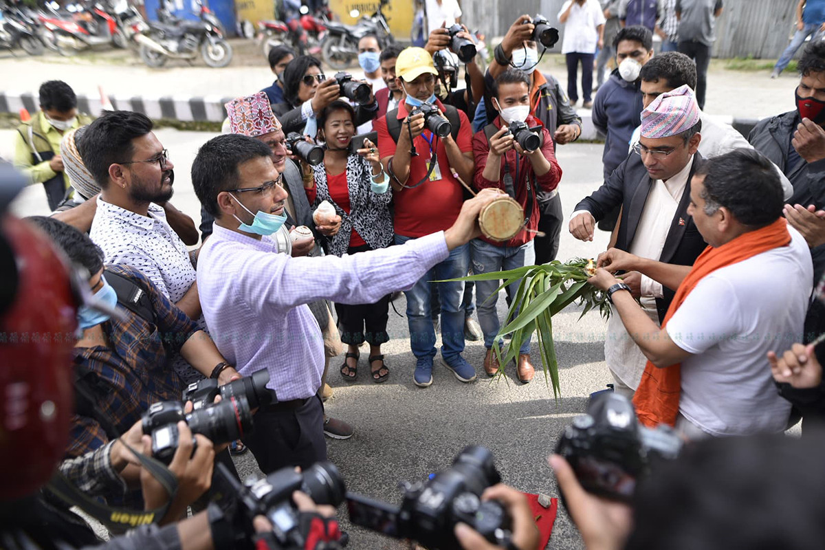 https://raracms.setopati.com/uploads/shares/2020/sujita/maitighar ma luto faliyo/maitighar ma luto (1).jpg